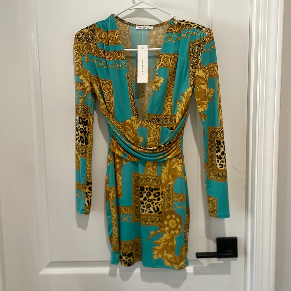 Stunning dress. Never worn